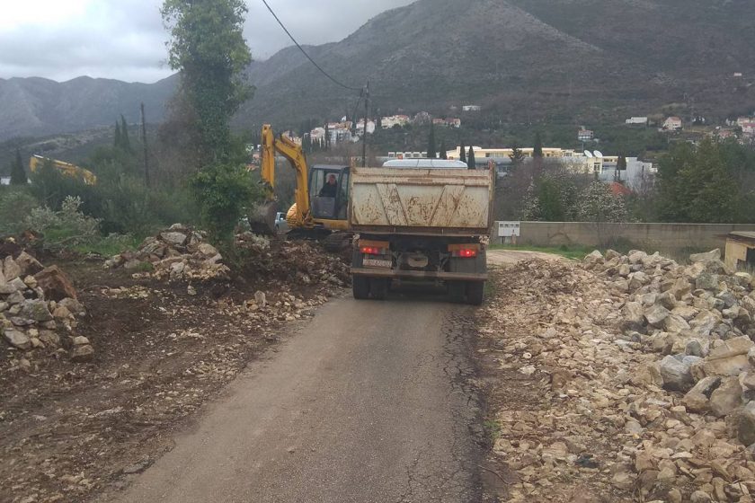 U tijeku radovi na proširenju ceste prema Tihoj, gradi se i vodovod i kanalizacija