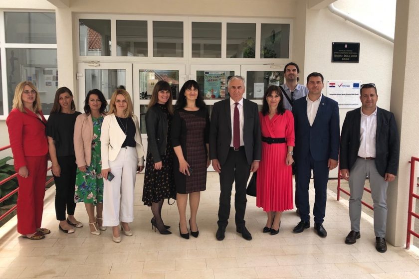 Zamjenik Radonić na obilježavanju Dana OŠ Gruda; na zgradi završeni više od tri milijuna kuna vrijedni radovi energetske obnove