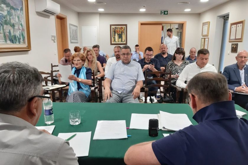 SJEDNICA OPĆINSKOG VIJEĆA Općina Konavle će za učenike osnovnih i srednjih škola financirati radne materijale