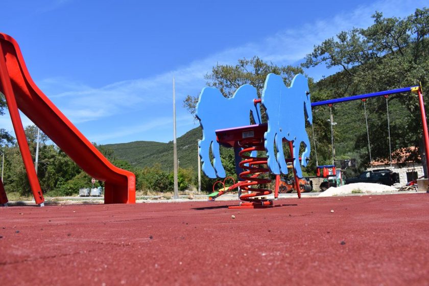 OPĆINA KONAVLE NASTAVLJA S ULAGANJIMA Stravči i Vitaljini nova dječja igrališta