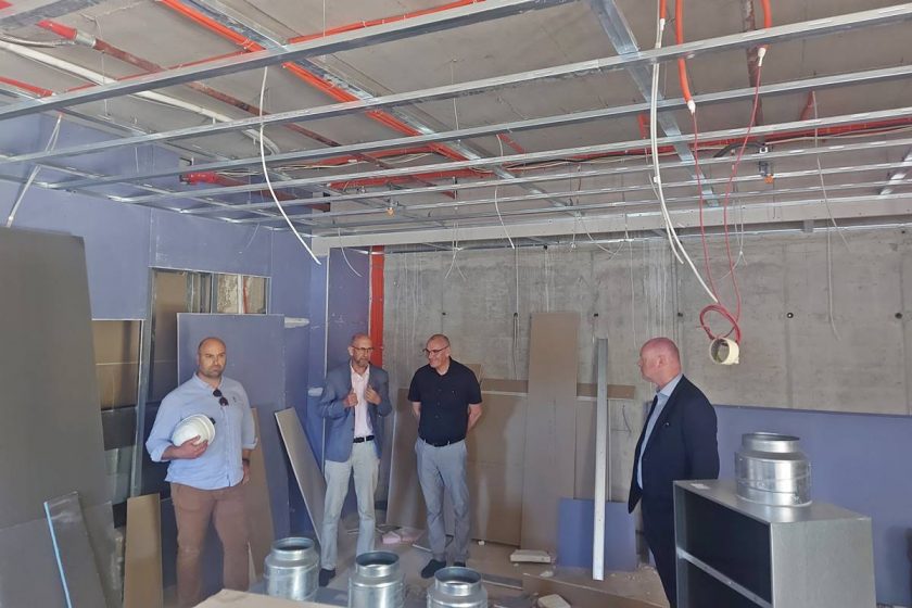 Načelnik Lasić sa suradnicima obišao radove na hotelu Supetar: Nakon što smo riješili imovinsko-pravne odnose ova investicija će biti na korist cijeloj zajednici!