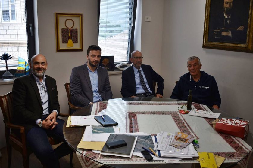 Načelnik Lasić primio prof. Obada koji je na Festivalu maslina u Zagrebu osvojio veliko priznanje za svoje djevičansko maslinovo ulje