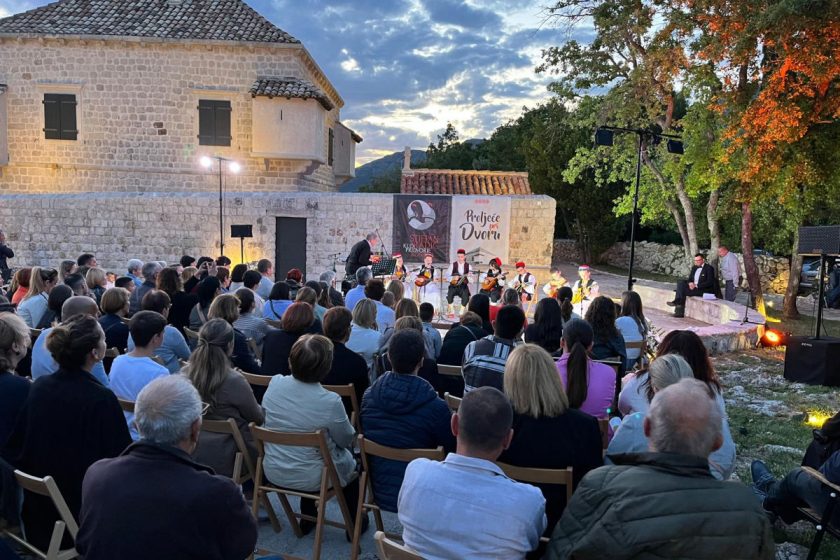KUD STJEPAN RADIĆ Odličan ambijent na manifestaciji ”Proljeće pri dvoru”