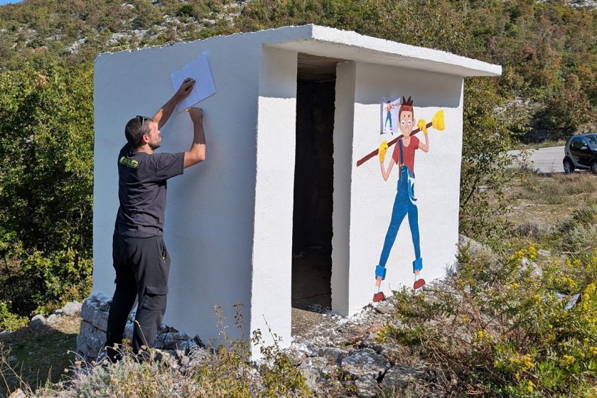 Stražarnice iz Domovinskog rata pretvorene u vesele murale s porukom: Na putu prema Stravči susrest ćete – Cvijeta!