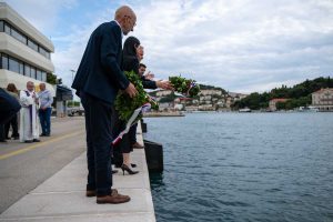 Načelnik Lasić položio vijenac u spomen na 34. obljetnicu potonuća Aurore