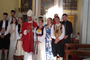 SVEČANO U STRAVČI Četvero krizmanika primilo sakrament svete potvrde, misno slavlje predvodio biskup mons. Glasnović